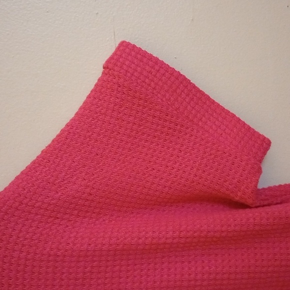 DEEP PINK SHORT SLEEVE TOP, GREAT BUTTONS, LIGHT WAFFLE WEAVE, SZ M. NWOT - Picture 6 of 8